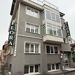 Ξενοδοχείο Flora 16 *