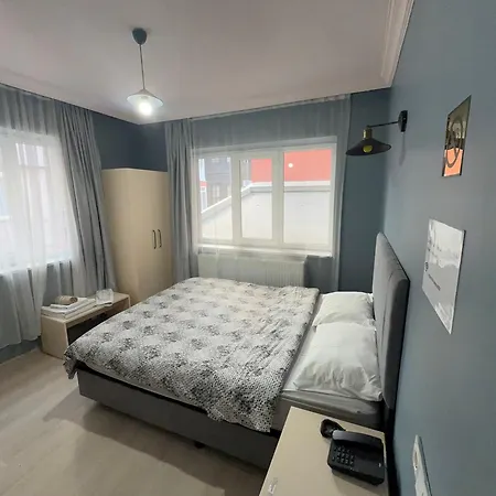 Hotel Flora 16 *